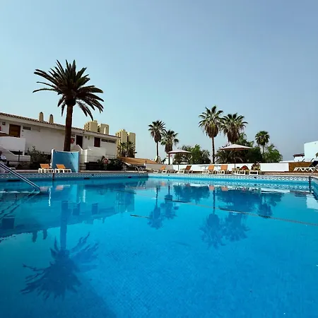 Americas 2br, Pool & Garden, Close To Beach, La37 公寓