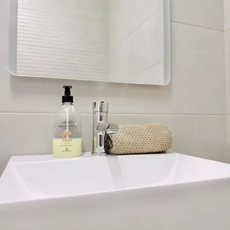 Americas 2br, Pool & Garden, Close To Beach, La37